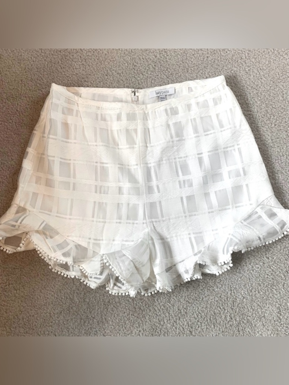 NWT Lucy Paris Women Ruffle Lined Shorts White Size Medium